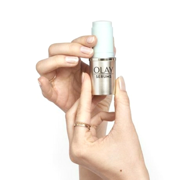 Olay Pressed Serum Stick - Cooling - B3 + Cactus Water - Picture 1 of 8